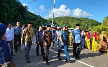 Bupati Anambas Buka Stand Bazar Kuliner BUMDes Wisata Indah Desa Temburun