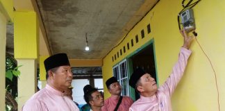 Listrik di Desa Bayat Nyala, Bukti Gubernur Ansar Untuk ‘Kepri Terang’