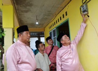 Listrik di Desa Bayat Nyala, Bukti Gubernur Ansar Untuk ‘Kepri Terang’