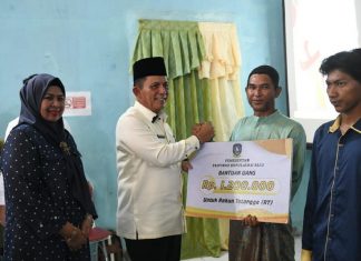 Gubernur Ansar Berikan Bantuan Insentif RT/RW dan Posyandu di Jemaja