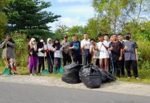 Bhabinkamtibmas Kelurahan Pinang Kencana Gelar Gotong Royong Bersama Komunitas Peduli Lingkungan