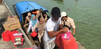 BPBD Bintan Serahkan Bantuan Korban Pohon Tumbang di Desa Pangkil