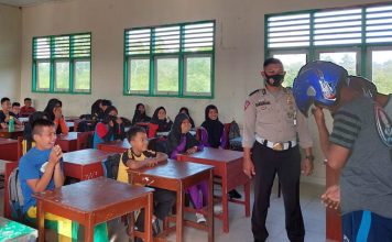 SatLantas Polres Lingga Sosialisasikan Kamseltibcarlantas Kepada Pelajar