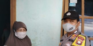 Jumat Berkah, Polsek Bintan Utara Bagi Sembako Kepada Masyarakat