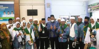 Roby Sambut Kedatangan Jemaah Haji Bintan di Embarkasi Batam