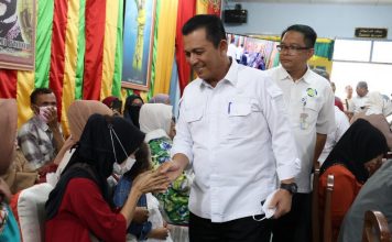 Gubernur Ansar Temui Pedagang Anjung Cahaya