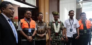 Gubernur Ansar Sambut Panglima TNI di Bandara RHF