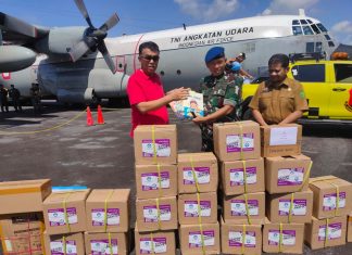 Cerdaskan Anak Bangsa di Daerah 3T, Danlanud RSA Serahkan 2.400 Buku