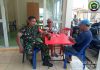 Babinsa Koramil 07/Palmatak Jalin Komsos Bersama Masyarakat Desa Ladan