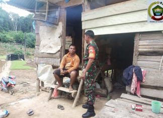 Babinsa Serda Saiful Bahri Melaksanakan Komsos Bersama Masyarakat Desa Piasan