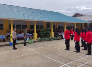 Babinsa Koramil 07/Palmatak Menjadi Juri LKBB Antar Kelas di SMA Negeri 1 Palmatak