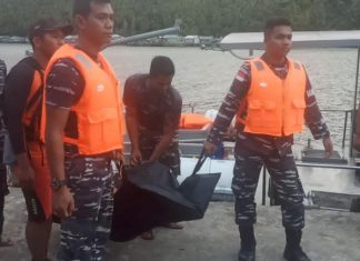 TNI AL Bersama Tim SAR Gabungan dan Masyarakat, Temukan Nelayan Hilang di Laut Anambas