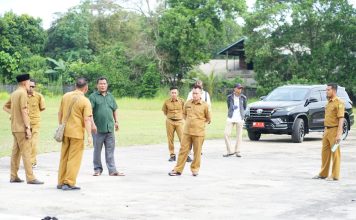 Bupati Lingga M Nizar Tinjau Lapangan Sepak Bola Sultan Mahmud Riayat Syah III
