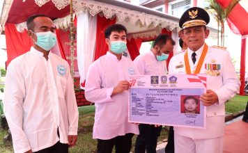 Gubernur Ansar Serahkan Remisi dan E-KTP Untuk Warga Binaan se Kepri