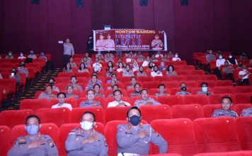 Jajaran Polda Kepri Nobar Film Sayap-sayap Patah