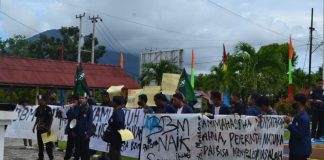 Tolak Kenaikan BBM, Mahasiswa Natuna Demo di Gedung DPRD