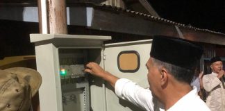 Terangi Kota Apung Sedanau, Bupati Natuna Nyalakan Lampu Jalan Dua Jalur