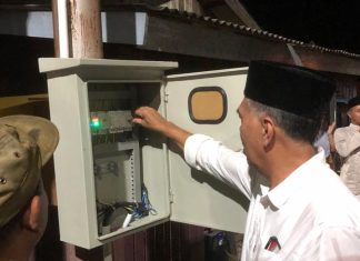 Terangi Kota Apung Sedanau, Bupati Natuna Nyalakan Lampu Jalan Dua Jalur