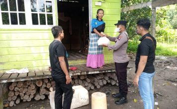 Polsek Bunguran Barat Berikan Bansos Kepada Masyarakat Terdampak Kenaikan Harga BBM