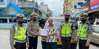Satlantas Polres Karimun Bagikan 1000 Paket Bantuan Sosial