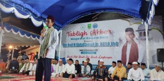 Ribuan Warga Hadiri Ceramah UAS di Sedanau, Natuna
