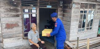 Polres Natuna Salurkan Paket Sembako Untuk Warga Terdampak Kenaikan Harga BBM