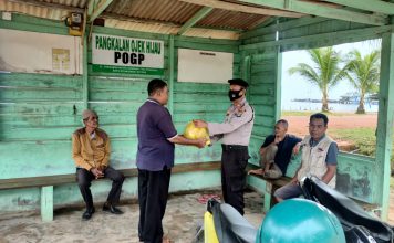 Polres Natuna Berikan Sembako dan Tali Kasih Kepada Masyarakat Kurang Mampu