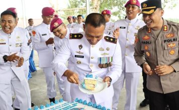 HUT TNI-AL ke 77, Kapolres Lingga Berikan Kejutan Kepada Danlanal Dabo Singkep