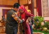 Gubernur Ansar Kukuhkan Hj. Dewi Kumalasari Sebagai Bunda Literasi Kepri