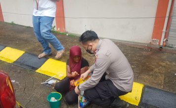 Warga Terdampak Kenaikan BBM, Polsek Lubuk Baja Laksanakan Baksos