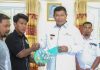 Bupati Anambas Serahkan Sejumlah Bantuan di Desa Batu Belah
