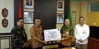 BRK Syari’ah Serahkan PJU ke Pemda Natuna