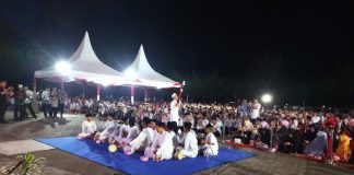 Ribuan Warga Padati Pantai Piwang Saksikan Cerah Ustadz Das’at Latif