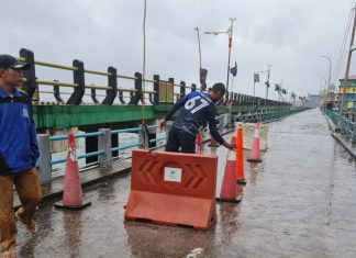 Tiang Penyangga Jembatan Selayang Padang I Putus, Warga Diminta Berhati-hati