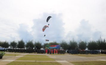 Atraksi Prajurit TNI Pada Upacara Peringatan HUT TNI Ke-77 di Natuna