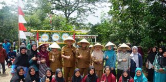 Gubernur Ansar Serahkan Bantuan Pertanian Untuk Kelompok Tani di Natuna
