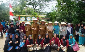 Gubernur Ansar Serahkan Bantuan Pertanian Untuk Kelompok Tani di Natuna