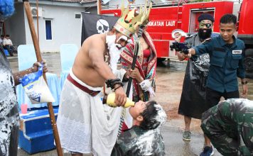 Dewa Laut Neptunus Hadir Meriahkan Penutupan Masa Orientasi Prajurit Baru Lanal Ranai