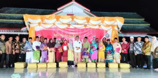 18 Pensiunan Guru di Bunguran Barat Terima Penghargaan dari Bupati Natuna