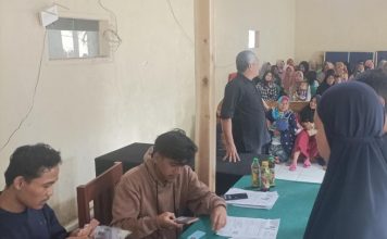 Pemdes Puspajaya Salurkan BLT Ahir Tahun 2022
