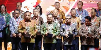 Gubernur Ansar Bersama 4 Gubernur Lainnya Terima Penghargaan BI Awards 2022