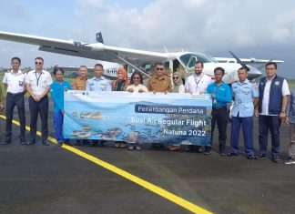 Bupati dan Wakil Bupati Natuna Saksikan Penerbangan Perdana Susi Air