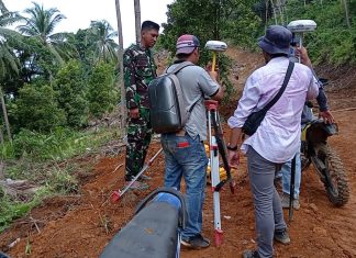 Dinas PU Kabupaten Anambas Cek Pengerjaan Jalan TMMD di Desa Tiangau