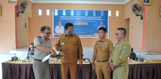 Bupati Anambas Bersama BPN Serahkan Sertifikat Tanah Produk Legalisasi Aset