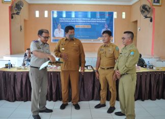 Bupati Anambas Bersama BPN Serahkan Sertifikat Tanah Produk Legalisasi Aset