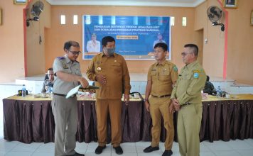 Bupati Anambas Bersama BPN Serahkan Sertifikat Tanah Produk Legalisasi Aset