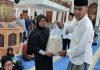 Bupati Salurkan Beras Sedekah ASN Natuna