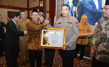 Polda Kepri Terima Anugerah Keterbukaan Informasi Publik Tahun 2022