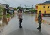 Bhabinkamtibmas Brigadir Mudianto Lakukan Patroli Pantau Daerah Rawan Banjir
