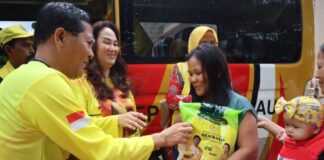 Peduli Sesama, Cen Sui Lan Bebagi di Hari Ibu